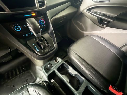 Used 2020 Ford Transit Connect XL image 25