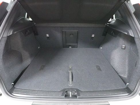 Used 2025 Volvo XC40 B5 Plus AWD/4WD image 27