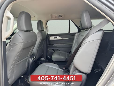 Used 2025 Ford Explorer Active w/ Active Comfort Package RWD image 26