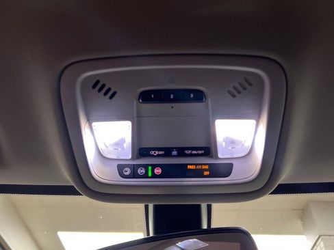 Used 2019 Chevrolet Traverse LT image 23