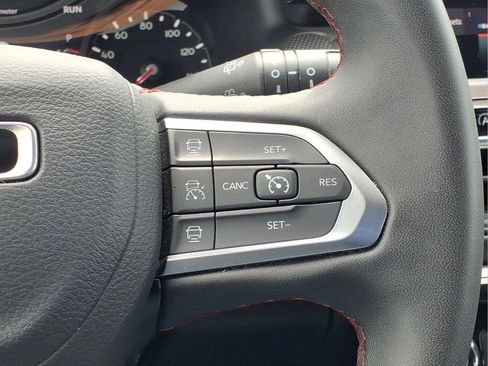Used 2025 Jeep Compass Trailhawk AWD/4WD image 23