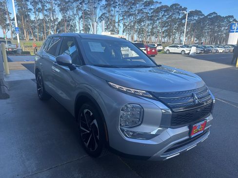 Used 2024 Mitsubishi Outlander SE image 22