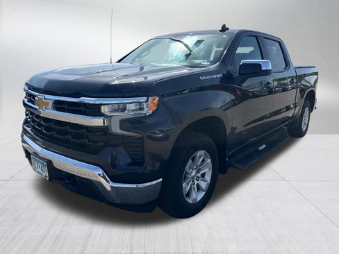 Used 2022 Chevrolet Silverado 1500 LT AWD/4WD image 2