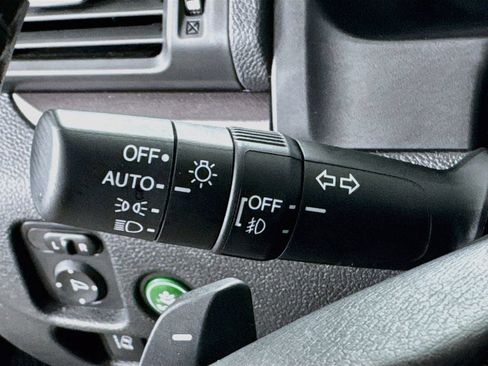 Used 2025 Honda Ridgeline Sport image 11