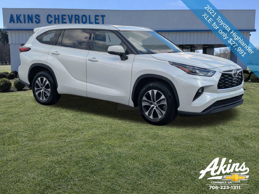 Used 2021 Toyota Highlander XLE FWD image 2