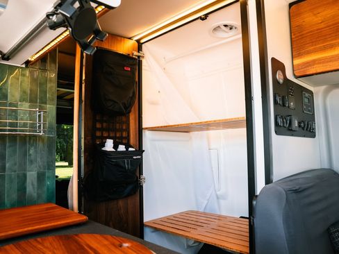 Used 2018 Mercedes-Benz Sprinter 2500 image 35