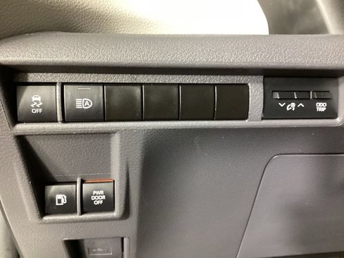 Used 2024 Toyota Sienna LE FWD image 18