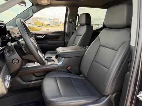 Used 2025 GMC Sierra 1500 SLT AWD/4WD image 28