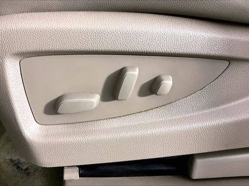 Used 2016 GMC Yukon SLT image 32