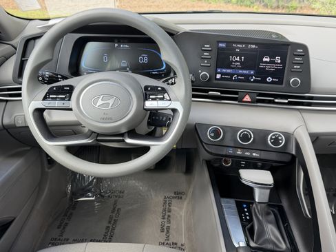 Used 2025 Hyundai Elantra SE w/ Cargo Package FWD image 20