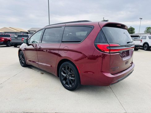Used 2023 Chrysler Pacifica Touring-L w/ S Appearance Package FWD image 39