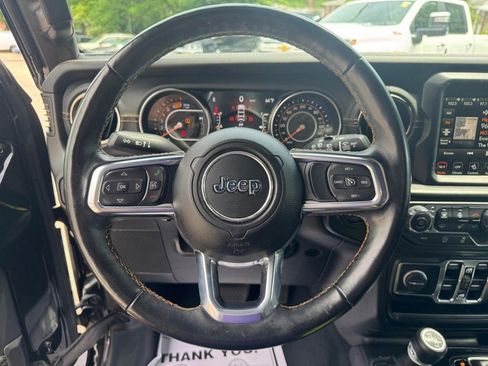 Used 2022 Jeep Wrangler Unlimited Sahara AWD/4WD image 24