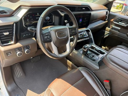 Used 2024 GMC Sierra 1500 Denali w/ Technology Package AWD/4WD image 8