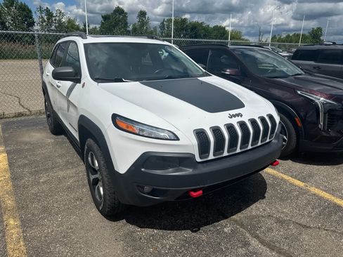 Used 2016 Jeep Cherokee Trailhawk w/ Cold Weather Group AWD/4WD image 5