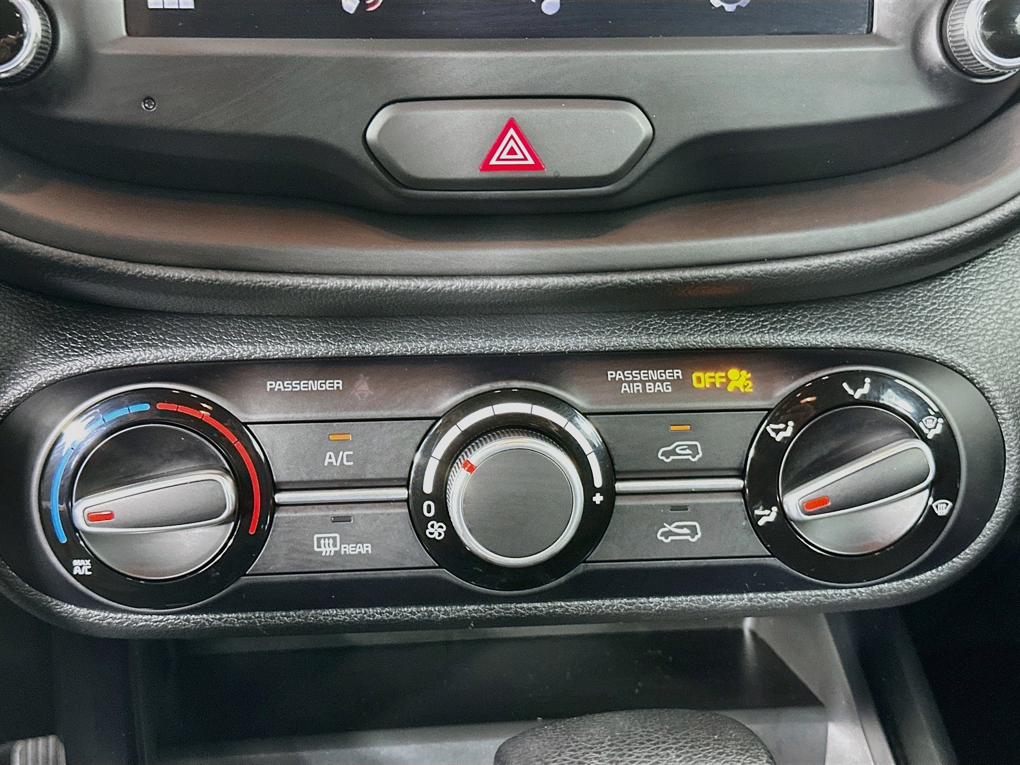 Used 2025 Kia Soul LX w/ LX Technology Package FWD image 23