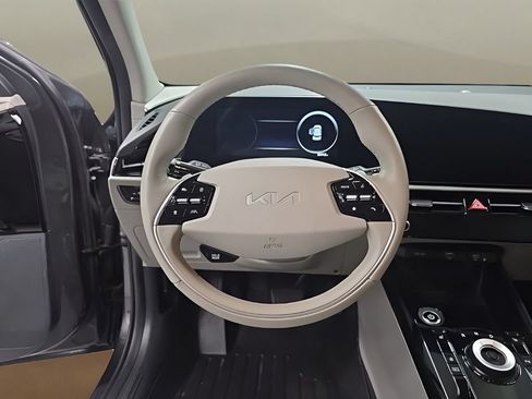 Used 2023 Kia Niro Wind w/ Wind Preserve Package FWD image 29
