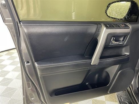 Used 2019 Toyota 4Runner SR5 Premium image 18