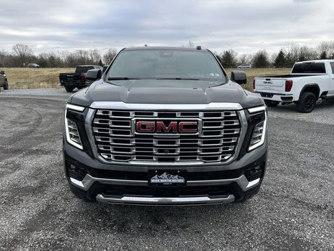 Used 2025 GMC Yukon XL Denali w/ Sun & Power Step Package image 11