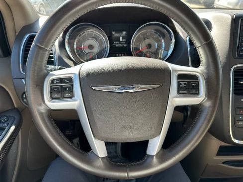 Used 2016 Chrysler Town & Country Touring FWD image 21