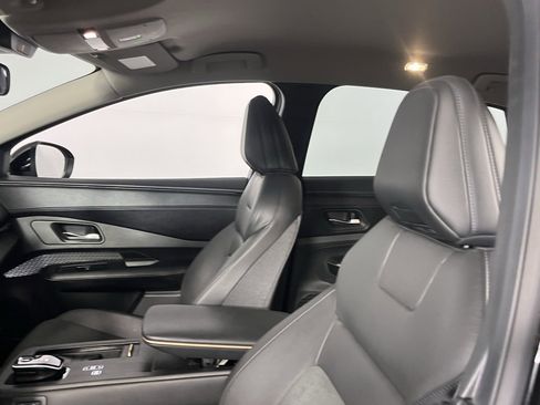 Used 2023 Nissan Ariya AWD image 21