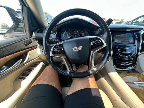 Used 2018 Cadillac Escalade ESV Premium Luxury AWD/4WD image 27