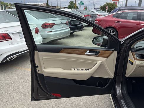 Used 2015 Hyundai Sonata Limited w/ Option Group 05 FWD image 14