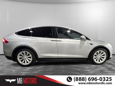 Used 2018 Tesla Model X 75D image 2