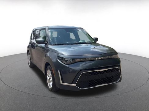 Used 2025 Kia Soul LX w/ LX Technology Package FWD image 3