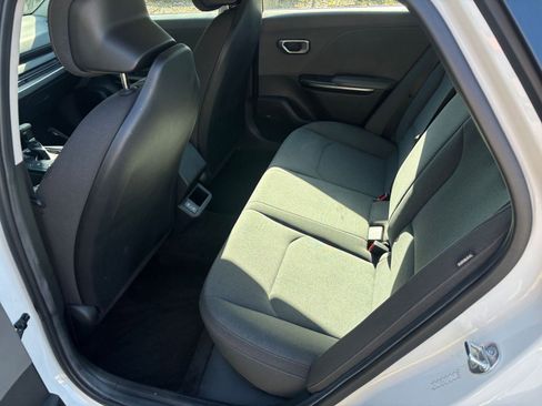 Used 2025 Kia K4 LXS FWD image 28
