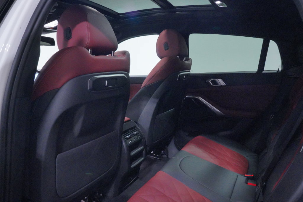 Used 2024 BMW X6 xDrive40i w/ M Sport Professional Package AWD/4WD image 11