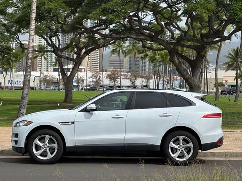 Used 2018 Jaguar F-PACE Premium image 2