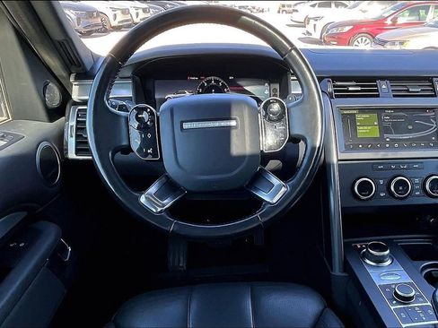 Used 2020 Land Rover Discovery Landmark image 7