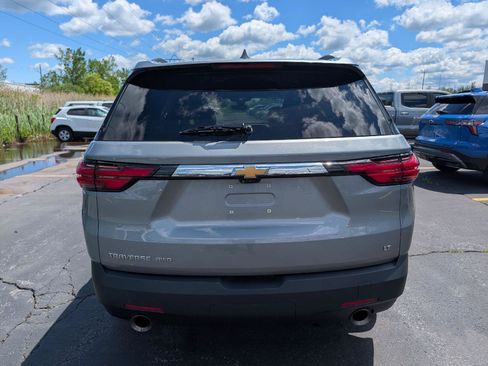 Used 2023 Chevrolet Traverse LT w/ Rear Camera Mirror Package AWD/4WD image 8