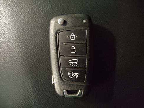 Used 2025 Hyundai Elantra SE FWD image 32