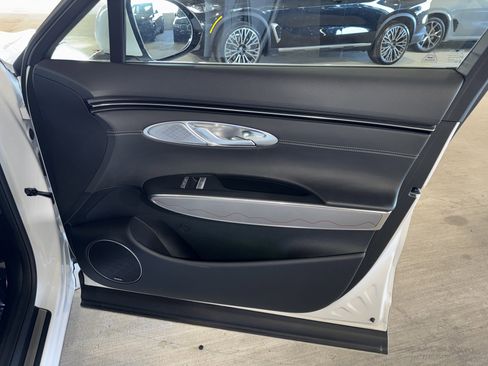 Used 2023 Genesis GV70 2.5T w/ Advanced Package image 9