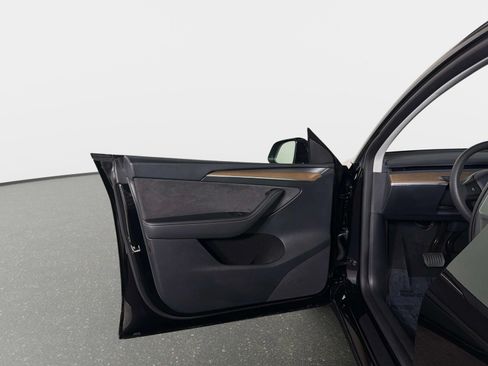 Used 2024 Tesla Model Y Long Range RWD image 36