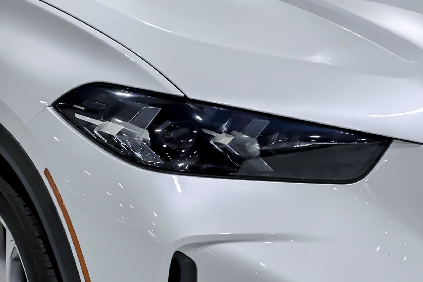 Used 2024 BMW X5 xDrive50e w/ Parking Assistance Package AWD/4WD image 12