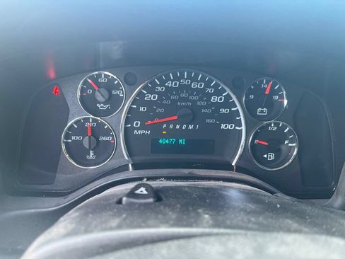 Used 2024 Chevrolet Express 2500 w/ Driver Convenience Package RWD image 3