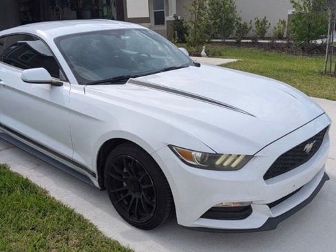 Used 2017 Ford Mustang Coupe RWD image 4
