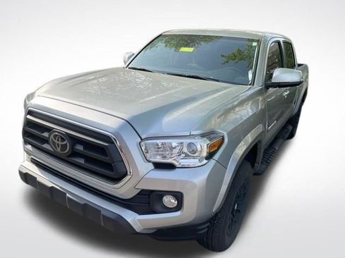 Used 2022 Toyota Tacoma SR5 w/ Technology Package image 4