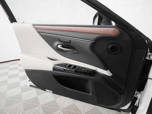 New 2025 Lexus ES 350 w/ Premium Package image 10