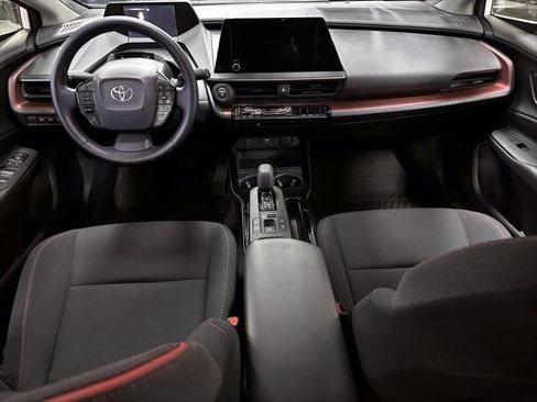 Used 2025 Toyota Prius SE image 14