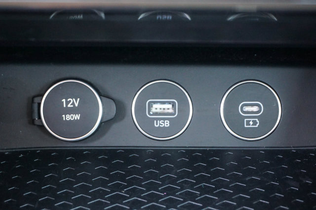 Used 2025 Genesis G70 2.5T RWD image 23