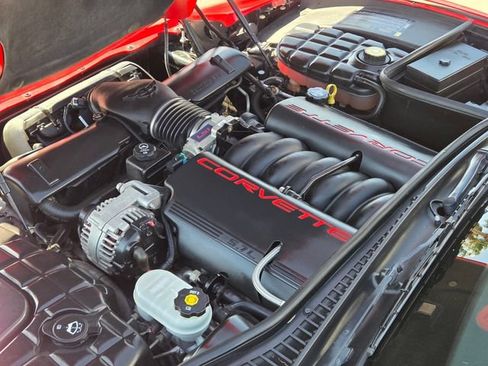 Used 2004 Chevrolet Corvette Coupe RWD image 15