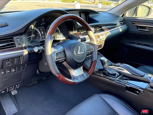 Used 2017 Lexus ES 350 image 16