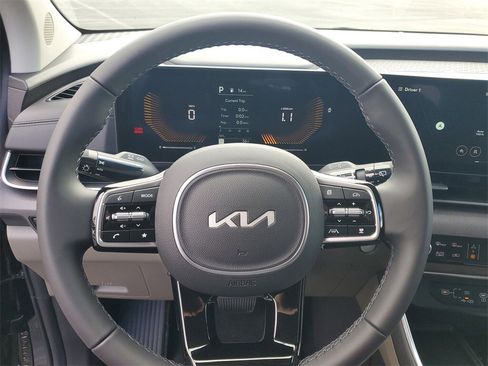 New 2026 Kia Carnival EX image 10