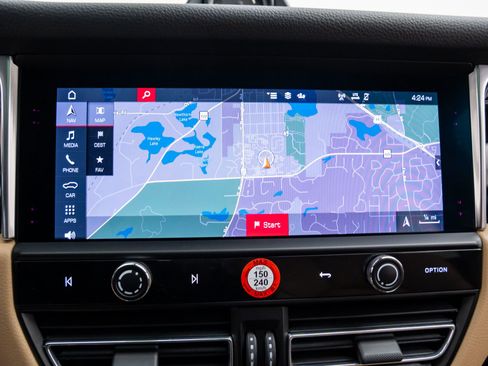 Certified 2023 Porsche Macan S image 24