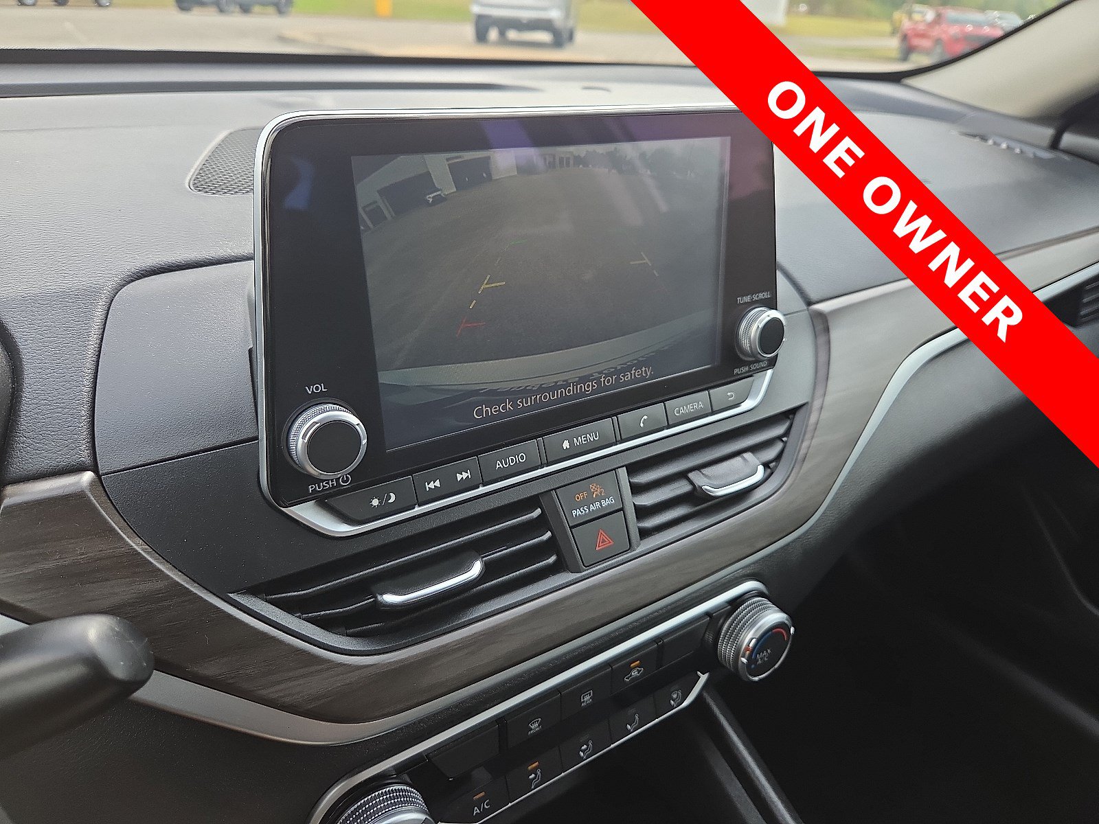 Used 2025 Nissan Altima 2.5 SV FWD image 17
