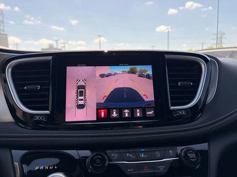 Certified 2022 Chrysler Pacifica Limited w/ Uconnect Theater Family Group AWD/4WD image 19