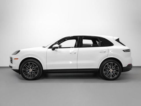 Used 2024 Porsche Cayenne image 2